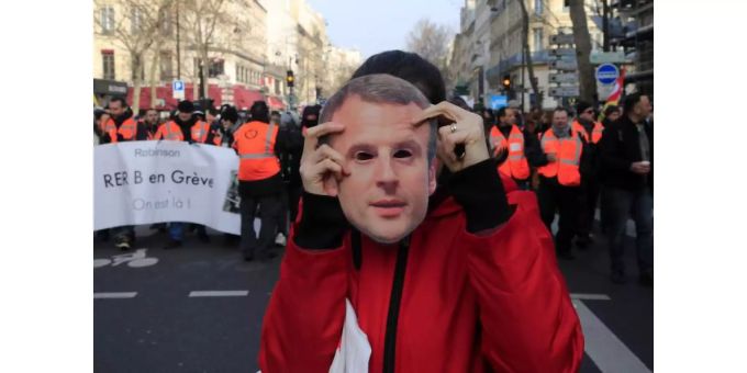 Präsident Emmanuel Macron macht sich mit seiner Rentenform unbeliebt beim Volk unbeliebt. rentenreform