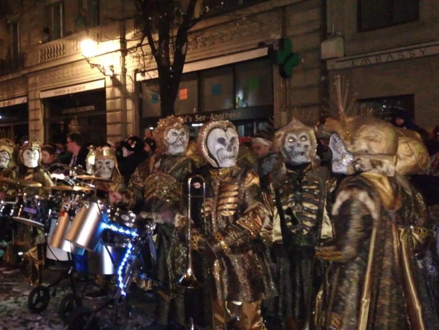 Die Guggen spielen bereits in den Gassen von Luzern: Die Fasnacht ist offiziell eröffnet.