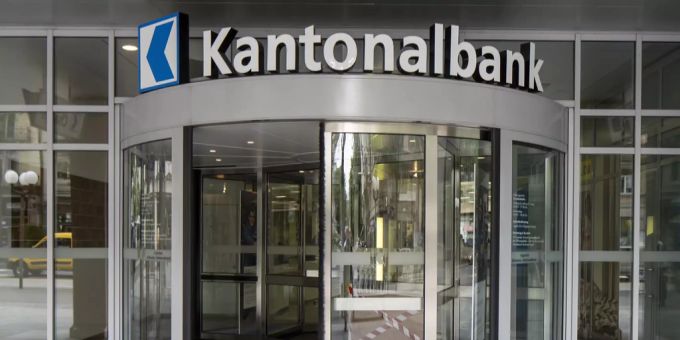 Der Eingang zur Filiale der Luzerner Kantonalbank in Luzern. Luzerner Kantonalbank