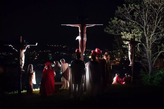 Laienschauspieler führen die Passion Christi auf am Mittwochabend, 12. April 2017, in Coldrerio TI. Jesus Karfreitag