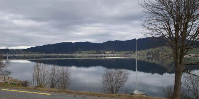 Das Viadukt über den Sihlsee zwischen Willerzell und Einsiedeln. Das Viadukt über den Sihlsee zwischen Willerzell und Einsiedeln.