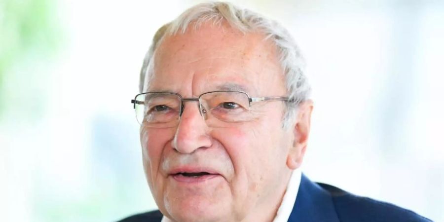 Zwischen Currywurst und Utopien: Uwe Timm wird 80. Foto: Uwe Anspach/dpa