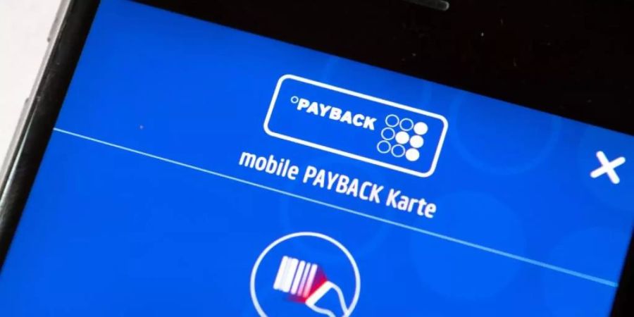 Vor 20 Jahren wurde das Bonussystem Payback in Deutschland eingeführt. Heute setzen die Anbieter auf eine App. Foto: Sina Schuldt/dpa