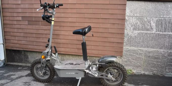 Selbstunfall mit Elektromobil Selbstunfall mit Elektromobil