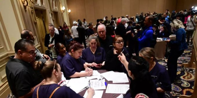 Angestellte des Hotels Bellagio registrieren sich für die Vorwahl Angestellte des Hotels Bellagio registrieren sich für die Vorwahl