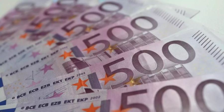Die Deutsche Bundesbank und die Österreichische Nationalbank haben den lilafarbenen Schein letztmals am 26. April 2019 herausgegeben. Foto: Karl-Josef Hildenbrand/dpa