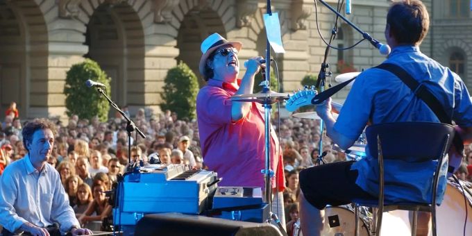 Die Schweizer Mundart-Band Stiller Has spielt im Juli 2014 auf dem Bundesplatz in Bern. stiller has