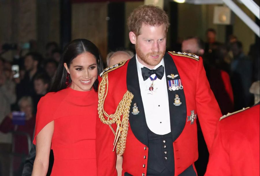 Meghan Markle und Prinz Harry zogen am Samstagabend erneut alle Blicke auf sich. Bei diesem letzten Auftritt im Royal Albert Hall erhielten Prinz Harry und Herzogin Markle Standing ovations.