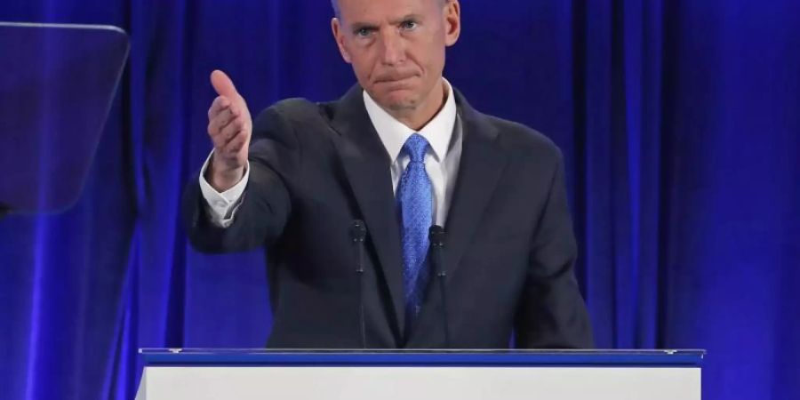 Boeing-Vorstandschef Dennis Muilenburg spricht auf der Hauptversammlung in Chicago. Foto: Jim Young/Pool AP