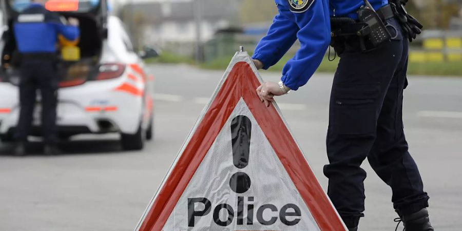 In einem Bach in der Waadtländer Gemeinde Vich sind die Leichen einer Frau und eines Mannes entdeckt worden. Die Polizei vermutet, dass die beiden bei einem Unfall ums Leben gekommen sind. (Symbolbild)