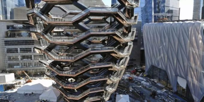 Das Kunstwerk «The Vessel», eine begehbare Wendeltreppe, im New Yorker Stadtviertel «Hudson Yard». Foto: Ted Shaffrey Das Kunstwerk «The Vessel», eine begehbare Wendeltreppe, im New Yorker Stadtviertel «Hudson Yard». Foto: Ted Shaffrey