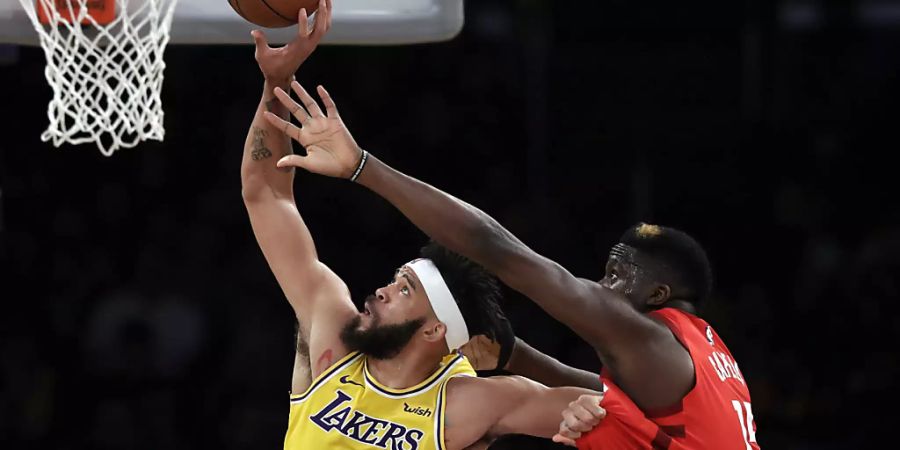 Clint Capela (rechts) feierte gegen die Los Angeles Lakers nach knapp sechs Wochen Pause sein Comeback