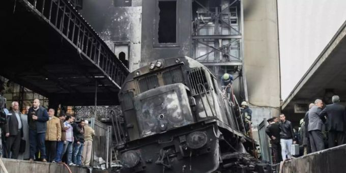 Bei dem Feuer am Hauptbahnhof von Kairo sind nach Angaben des ägyptischen Staatsfernsehens mindestens 20 Menschen getötet worden. Foto: Stringer Kairo Bahnhof Unfall