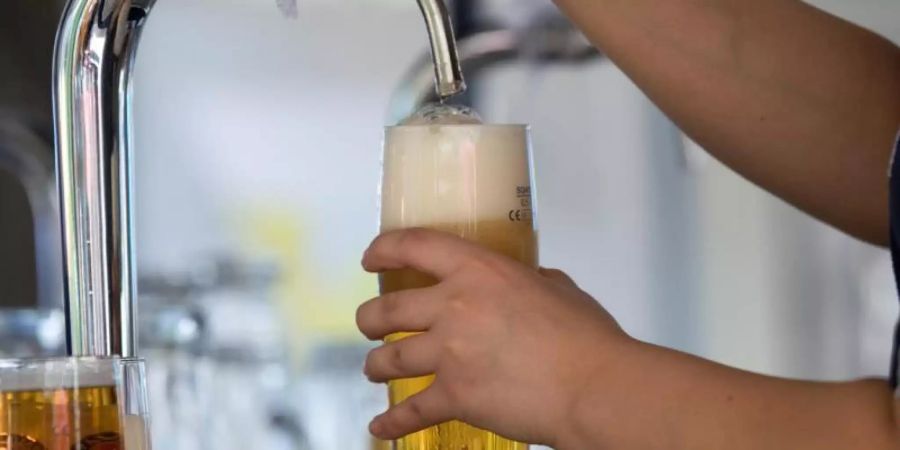 Die Brauereien in Deutschland haben 2018 trotz der erhöhten Preise rund 8,7 Milliarden Liter und damit 184 Millionen Liter (2,2 Prozent) mehr Bier gebraut als im Jahr zuvor. Foto: Jens Büttner