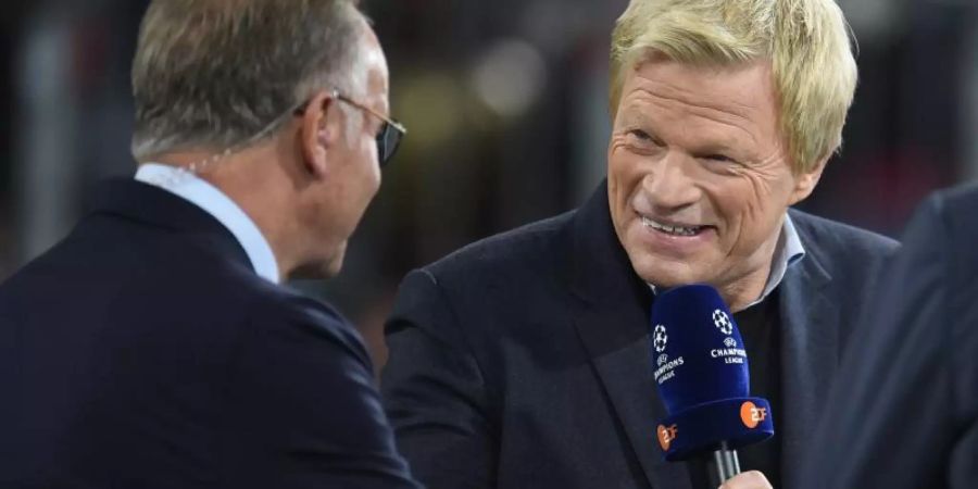 Oliver Kahn reizt der Plan beim FC Bayern München Nachfolger von Karl-Heinz Rummenigge (r) zu werden. Foto: Andreas Gebert