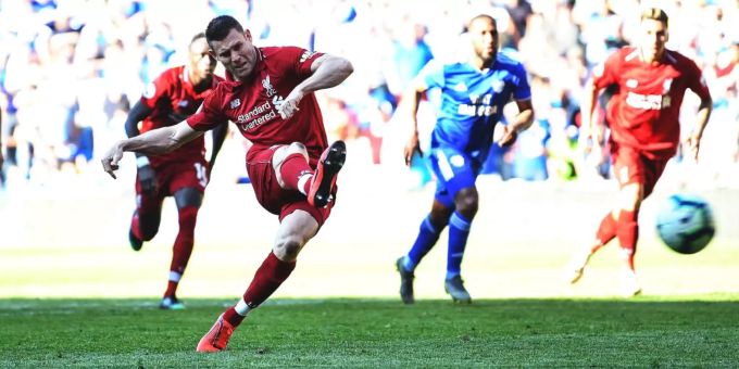 James Milner vom FC Liverpool verwandelt gegen Cardiff einen Penalty. Liverpool James Milner