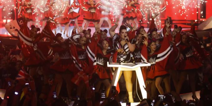 Netta Barzilai eröffnete den Eurovision Song Contest mit ihrem Song «Toy». Damit gewann sie im letzten Jahr den Titel. Eurovision Song Contest Netta