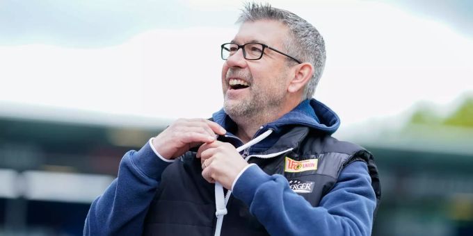 Union-Trainer Urs Fischer hat mit Union Berlin im Barrage-Hinspiel ein 2:2-Unentschieden gegen Stuttgart geholt. Bundesliga Relegation Fischer