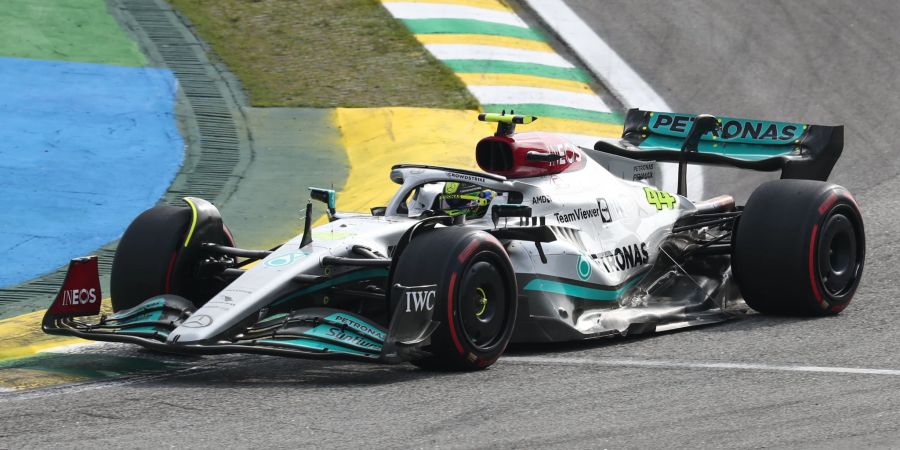 Der Brite siegt vor Mercedes-Teamkollege Lewis Hamilton.