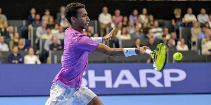Félix Auger-Aliassime bekundet mit Carlos Alcaraz in Basel keine Mühe. Félix Auger-Aliassime Carlos Alcaraz