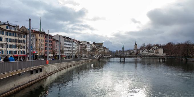 Die Limmat beim Niederdorf im Kreis 1 in Zürich. Die Limmat beim Niederdorf im Kreis 1 in Zürich.