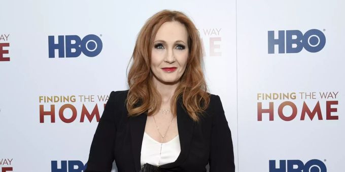 J.K. Rowling sieht sich Kritik von der Transgender-Gemeinschaft und anderen Aktivisten gegenüber, nachdem sie die Unterstützung für eine Forscherin gezwitschert hat. Rowling Transgender Tweet