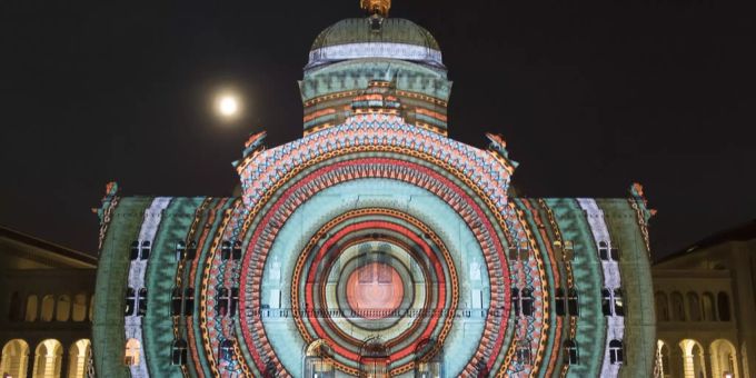 Die Lichtershow am Bundesplatz in Bern verzeichnet in diesem Jahr bisher weniger Zuschauer. bundesplatz