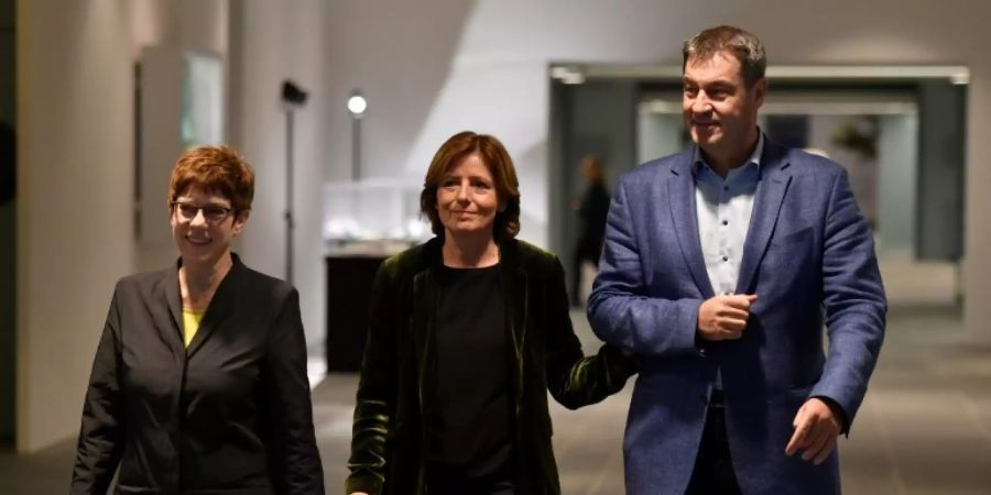 Die Parteichefs Kramp-Karrenbauer (l), Dreyer und Söder