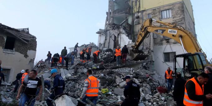 16 Erdbeben-Tote - Harsche Kritik am unsicheren Häuser-Bau in Albanien