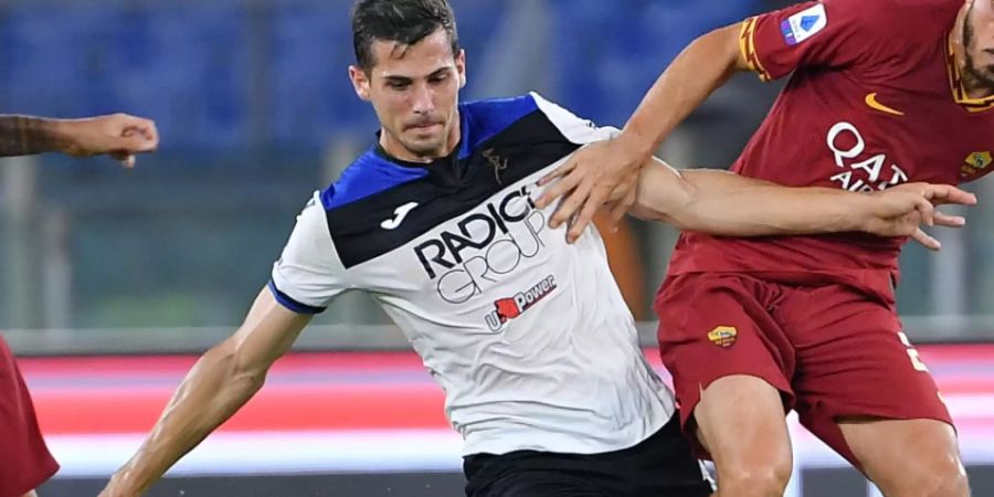 Remo Freuler (links) feiert mit Atalanta Bergamo einen schönen Sieg
