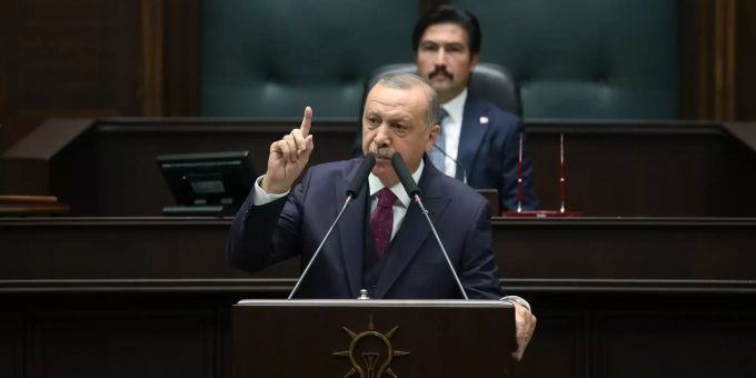 Der türkische Präsident, Recep Tayyip Erdogan, spricht vor dem Parlament (Archivbild). Türkei Armenier USA Völkermord