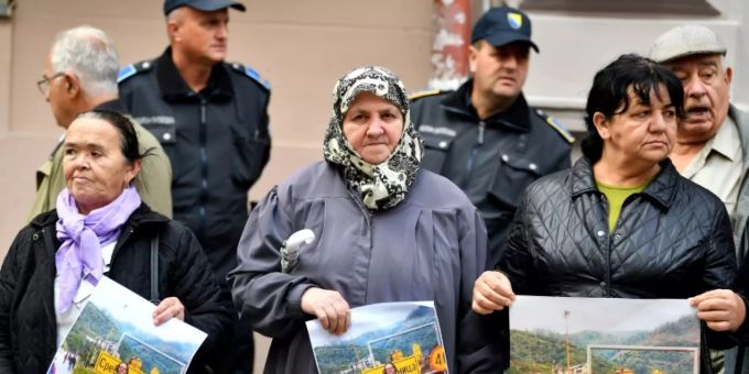 Frauen aus Srebrenica protestieren in Sarajevo srebrenica