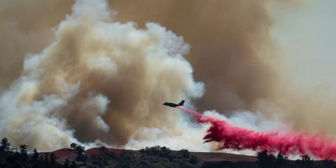 Tausende ohne Strom - Waldbrand in Kalifornien breitet sich aus