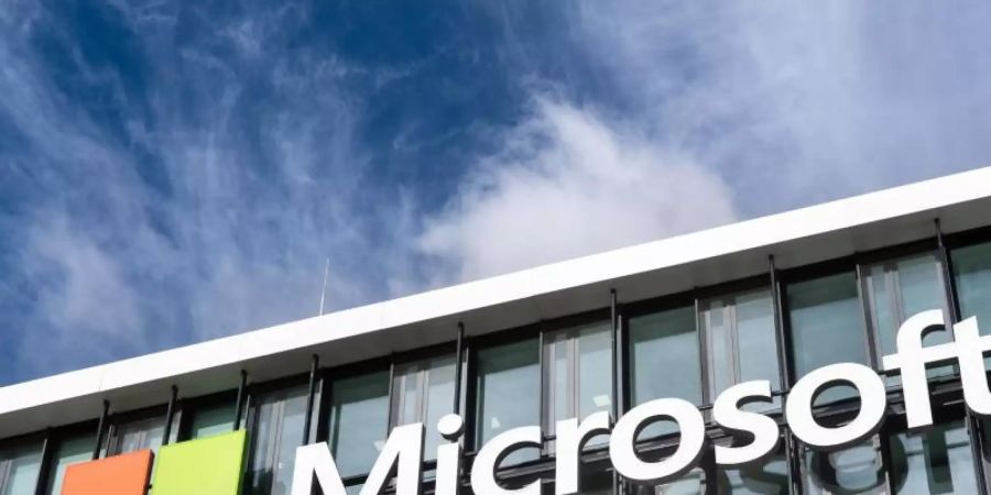 Der Gewinn von Microsoft sprang in dem Ende September abgeschlossenen ersten Geschäftsquartal um 21 Prozent auf 10,7 Milliarden Dollar hoch. Foto: Matthias Balk/dpa