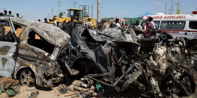 Die Opferbilanz nach dem Bombenanschlag in Mogadischu steigt weiter an. mogadischu