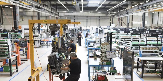 Innerhalb des Produzierenden Gewerbes entwickelten sich alle Indikatoren für die Geschäftstätigkeit negativ, mit Ausnahme der Indikatoren der Situation der Lager. (Archiv) KOF