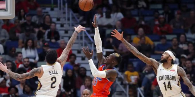 Dennis Schröder (M.) erzielte für Oklahoma City Thunder 17 Punkte. Foto: Gerald Herbert/AP/dpa Dennis Schröder (M.) erzielte für Oklahoma City Thunder 17 Punkte. Foto: Gerald Herbert/AP/dpa