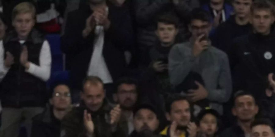 Memphis Depay mit seinem typischen Jubel nach dem 1:0 gegen Metz