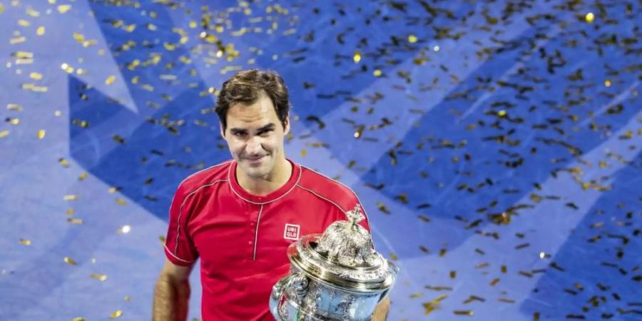 Roger Federer hatte zum zehnten Mal den Titel des Hallenturniers in seiner Heimatstadt Basel gewonnen. Foto: Alexandra Wey/KEYSTONE/dpa