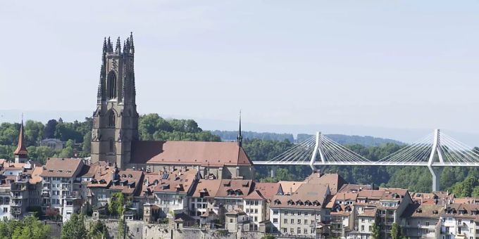 In einer Freiburger Kirche haben zwei Männer versucht, eine Kasse aufzubrechen. In einer Freiburger Kirche haben zwei Männer versucht, eine Kasse aufzubrechen.