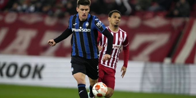 Joakim Maehle von Atalanta Bergamo im Spiel gegen Olympiakos. Atalanta Bergamo