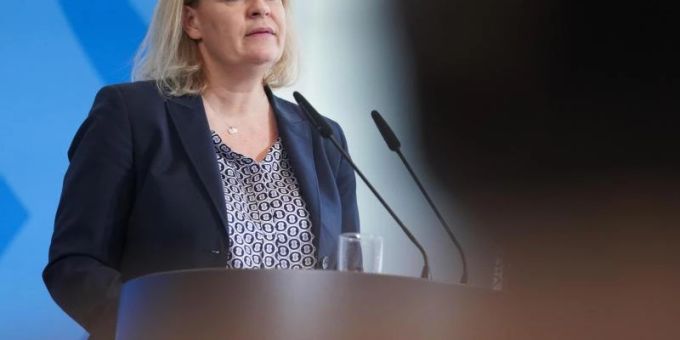 Bundesinnenministerin Nancy Faeser (SPD) sagte, Deutschland sei auf Flüchtende aus der Ukraine vorbereitet. Foto: Jörg Carstensen/dpa Bundesinnenministerin Nancy Faeser (SPD) sagte, Deutschland sei auf Flüchtende aus der Ukraine vorbereitet. Foto: Jörg Carstensen/dpa