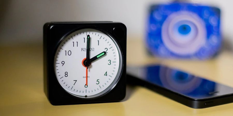 In der Nacht auf Sonntag wurden die Uhren um 2 Uhr auf 3 Uhr umgestellt. (Symbolbild)