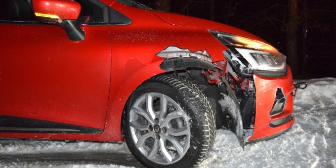 Am Auto und eisernen Röhrenzaun entstand Sachschaden von mehreren Tausend Franken. Unfall