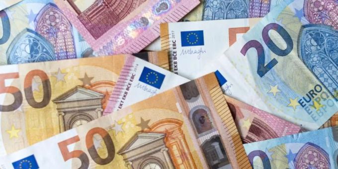 Für die Bearbeitung sind die Bewilligungsstellen der Länder zuständig, die Abschlagszahlungen von bis zu 100.000 Euro je Fördermonat bewilligen könnten. Foto: Monika Skolimowska/dpa