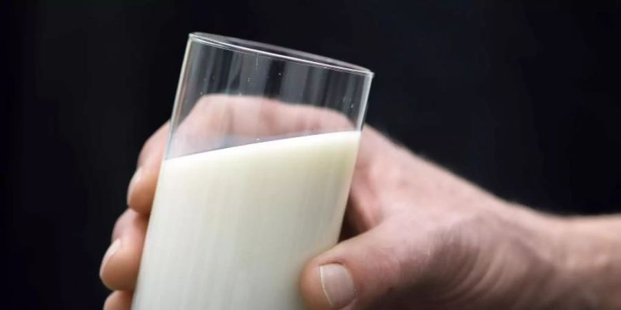 Milch ist bei Aldi teurer geworden. Foto: Lukas Schulze/dpa