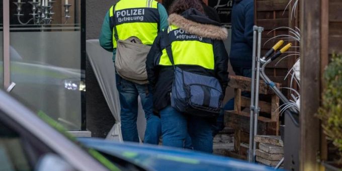 Die Untersuchungen laufen. Noch ist unklar, wie die Droge in den Champagner kam. Foto: Armin Weigel/dpa Die Untersuchungen laufen. Noch ist unklar, wie die Droge in den Champagner kam. Foto: Armin Weigel/dpa