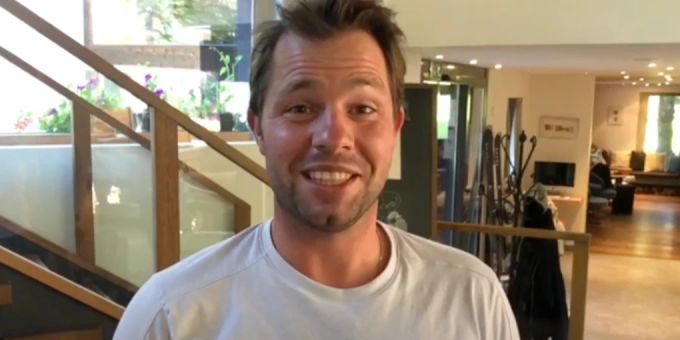Nanu? - Kitzbühel-Sieger Feuz gratuliert dem FC Wetzikon