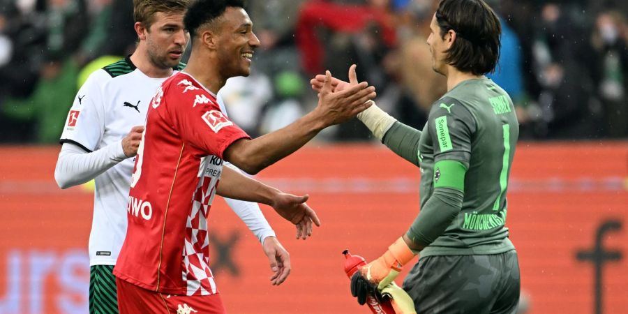 Rettete den Gladbachern gegen Mainz einen Punkt: Torhüter Yann Sommer (r).