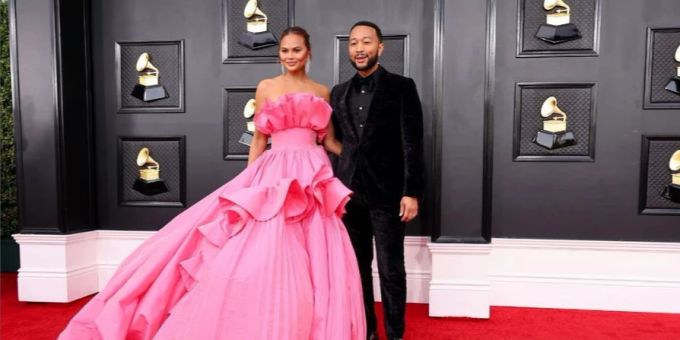 Chrissy Teigen Zeigt Sich Komplett Nackt Auf Instagram 